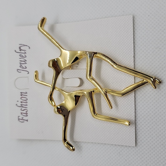 Large Gold Tone Dancers Brooch - Picture 4 of 8